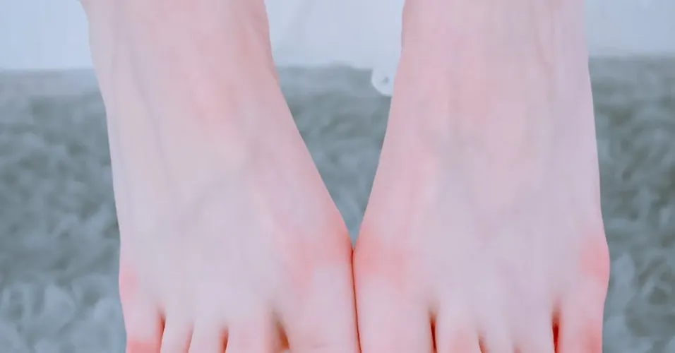 How to Moisturize and Nourish Your Feet with Gena Pedi Soak Foot Bath