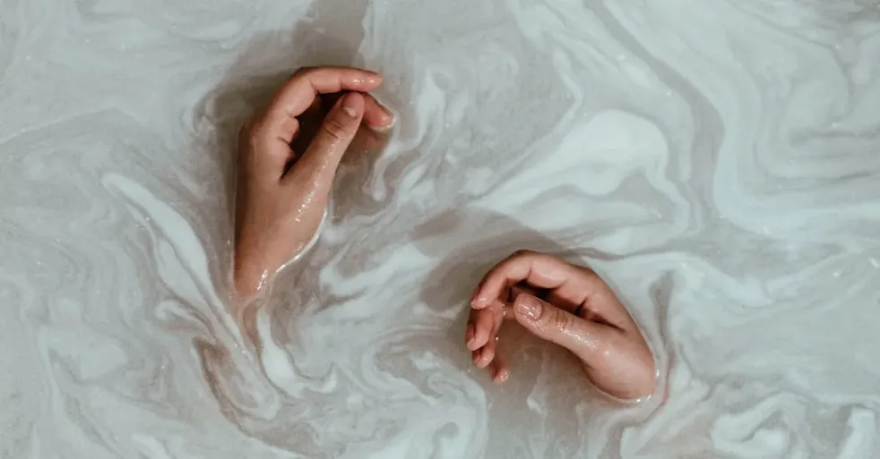 Comparison of Paraffin Wax Refills for Moisturizing and Softening Sensitive Skin