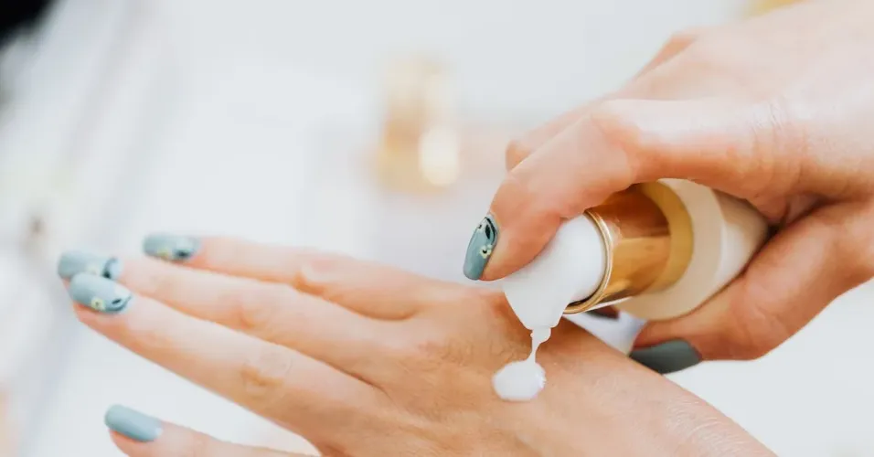 How to Incorporate Burt's Bees Hand Cream into a Hand Care Routine
